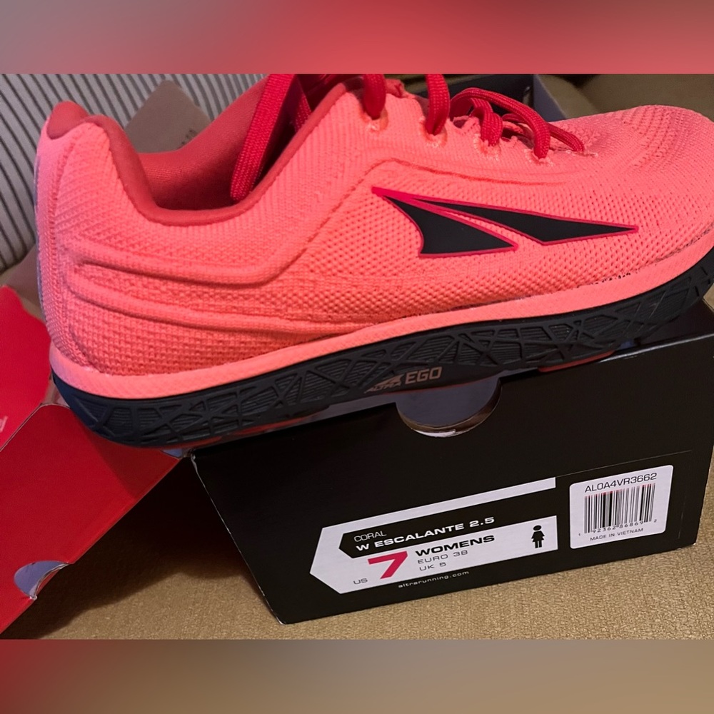 Women running shoe